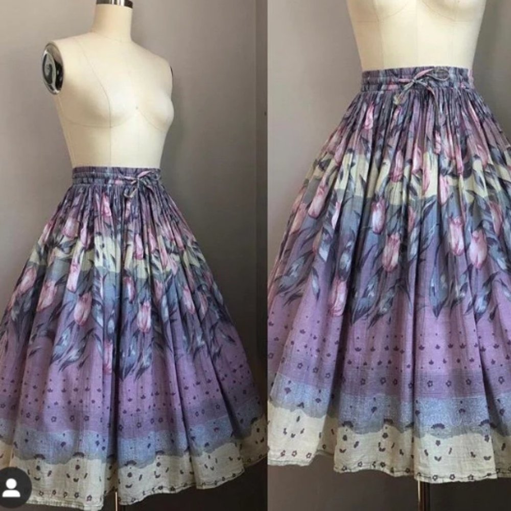 Vintage 1970's does 1950’s Tulip Print Skirt made of India Cotton. Size Medium